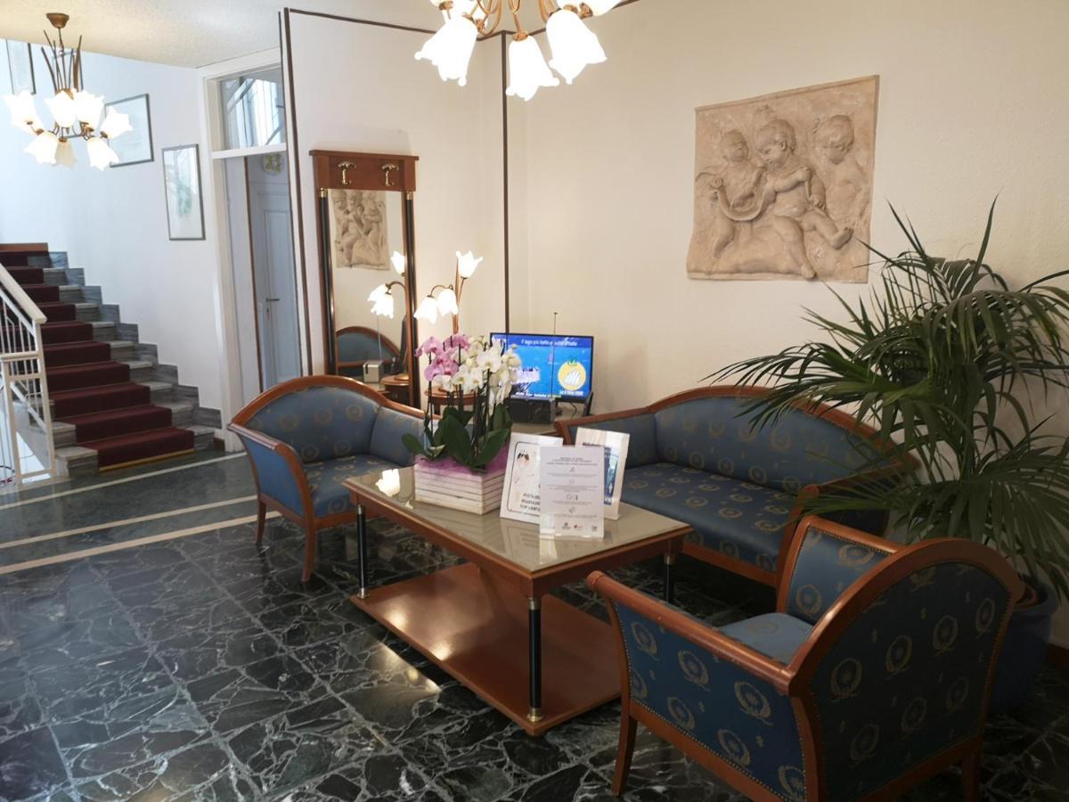 Hotel Villa Margherita Лимоне-суль-Гарда Экстерьер фото