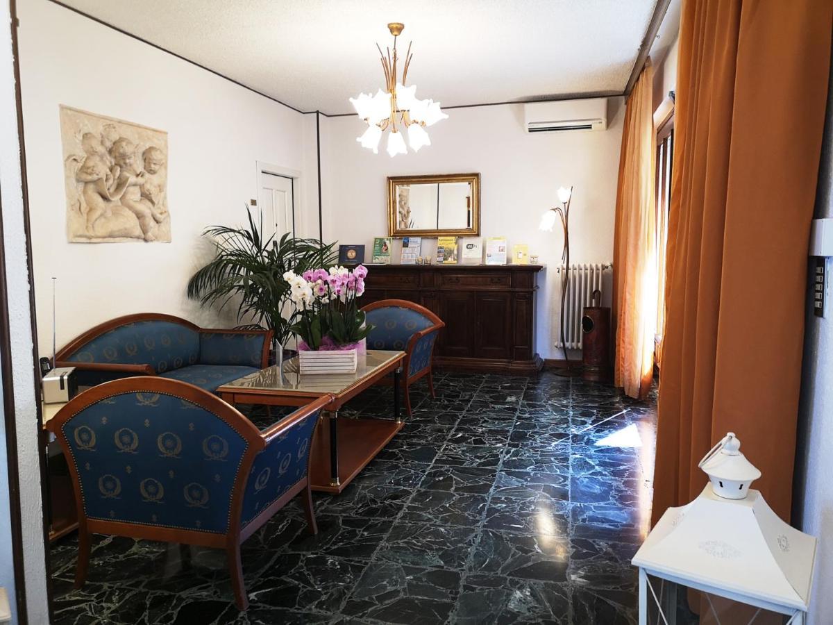 Hotel Villa Margherita Лимоне-суль-Гарда Экстерьер фото