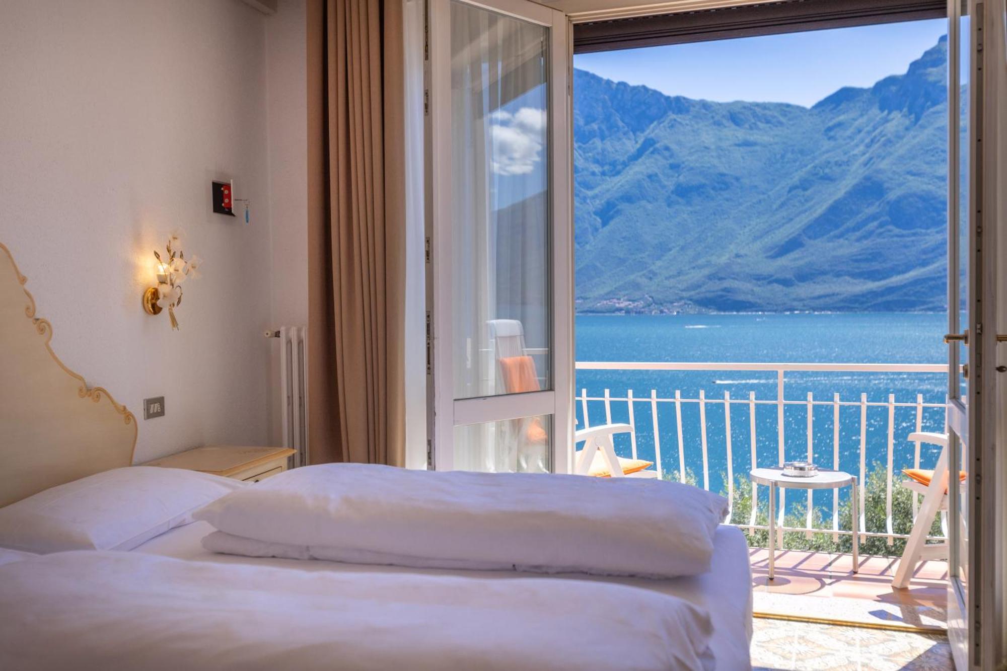 Hotel Villa Margherita Лимоне-суль-Гарда Экстерьер фото