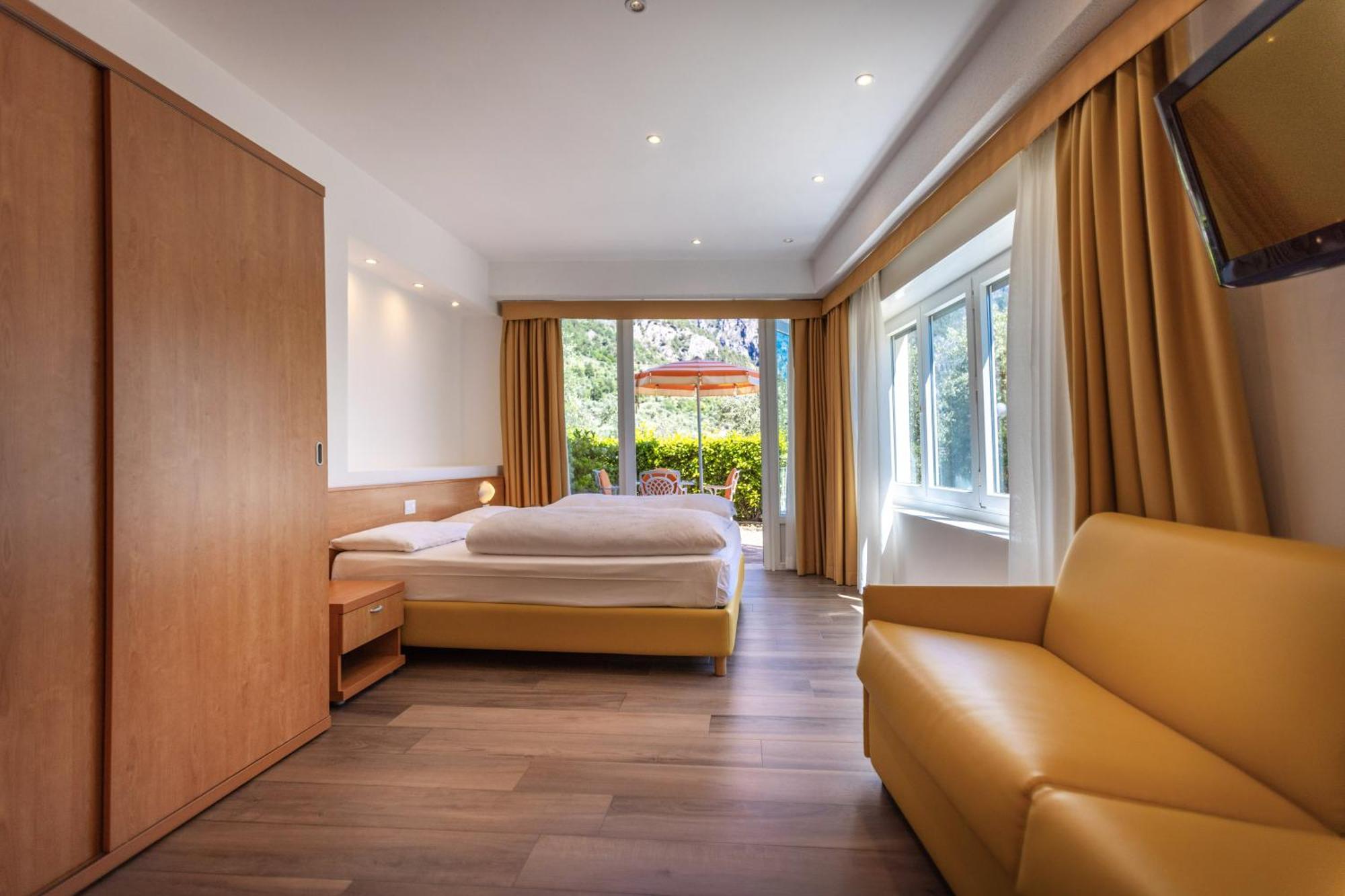 Hotel Villa Margherita Лимоне-суль-Гарда Экстерьер фото