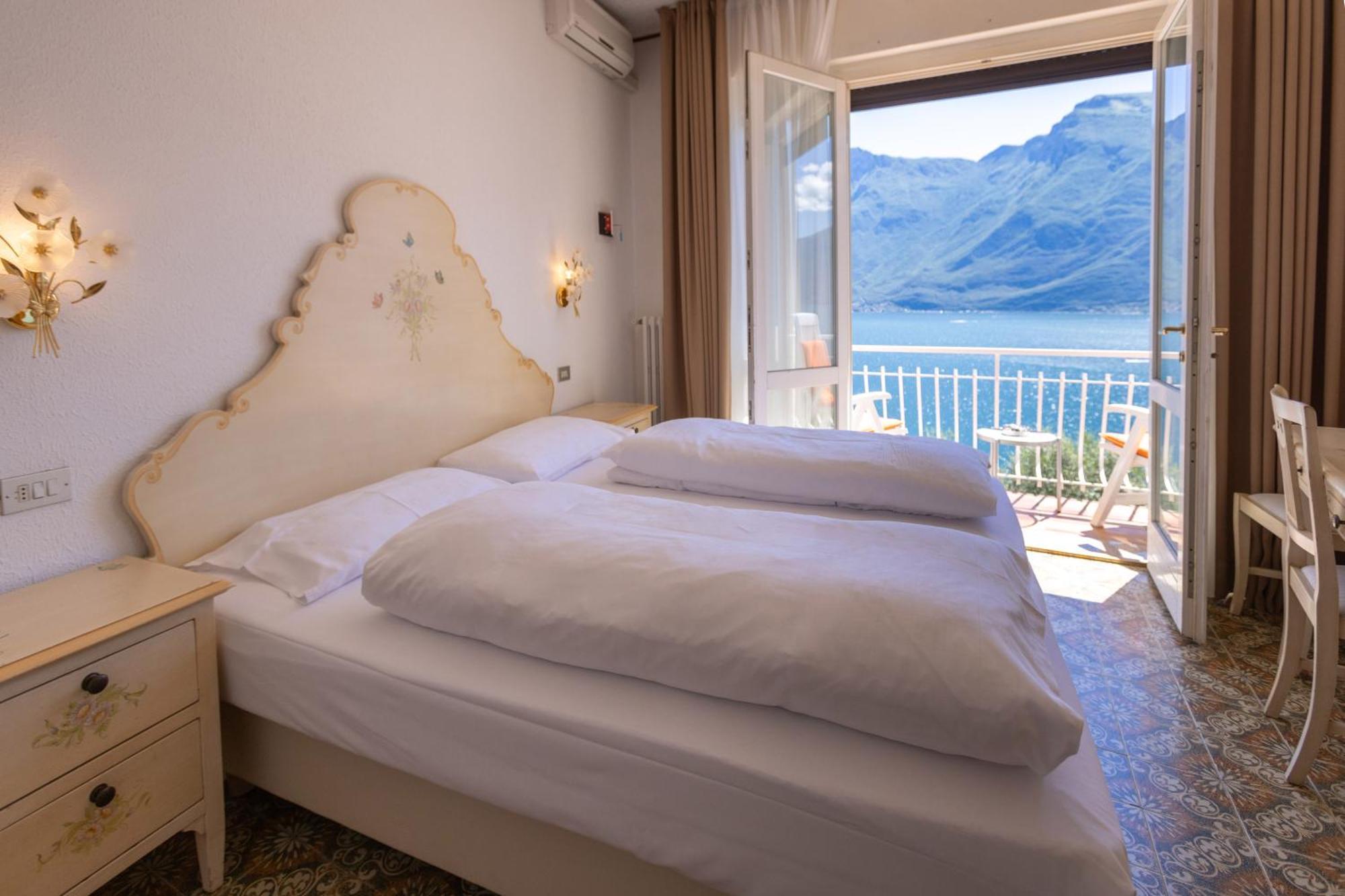 Hotel Villa Margherita Лимоне-суль-Гарда Экстерьер фото