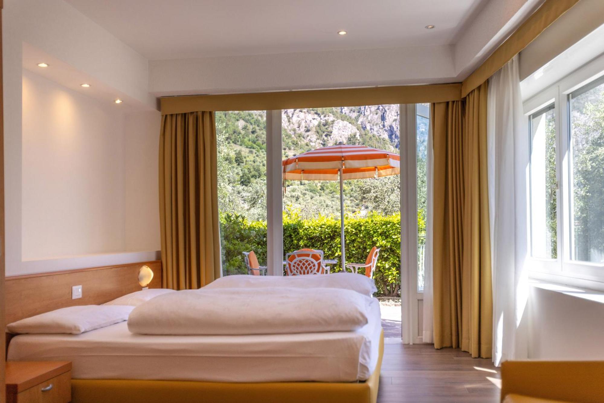 Hotel Villa Margherita Лимоне-суль-Гарда Экстерьер фото