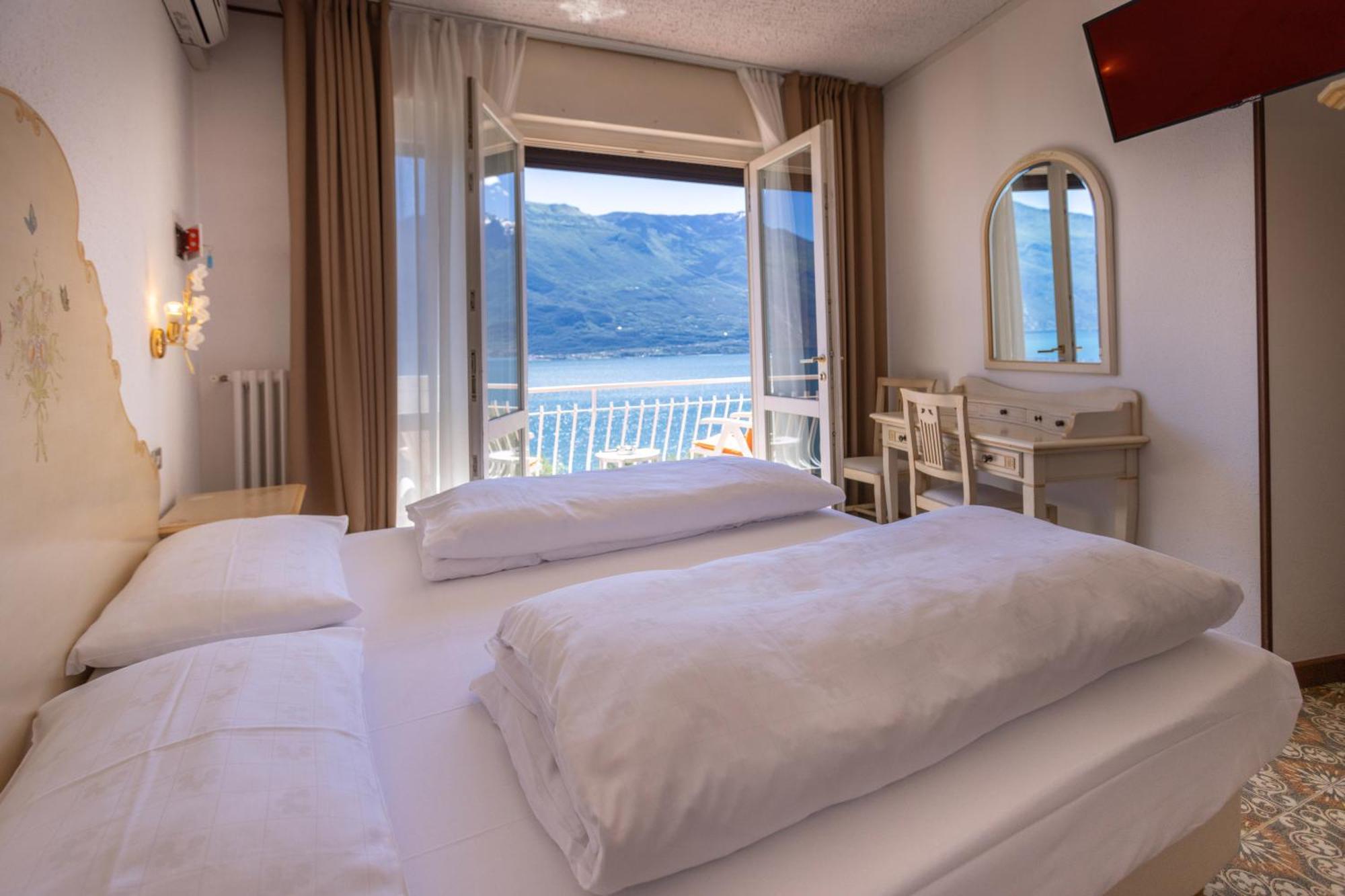 Hotel Villa Margherita Лимоне-суль-Гарда Экстерьер фото