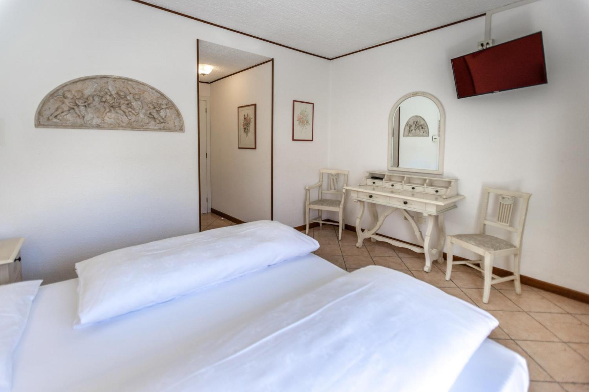 Hotel Villa Margherita Лимоне-суль-Гарда Экстерьер фото