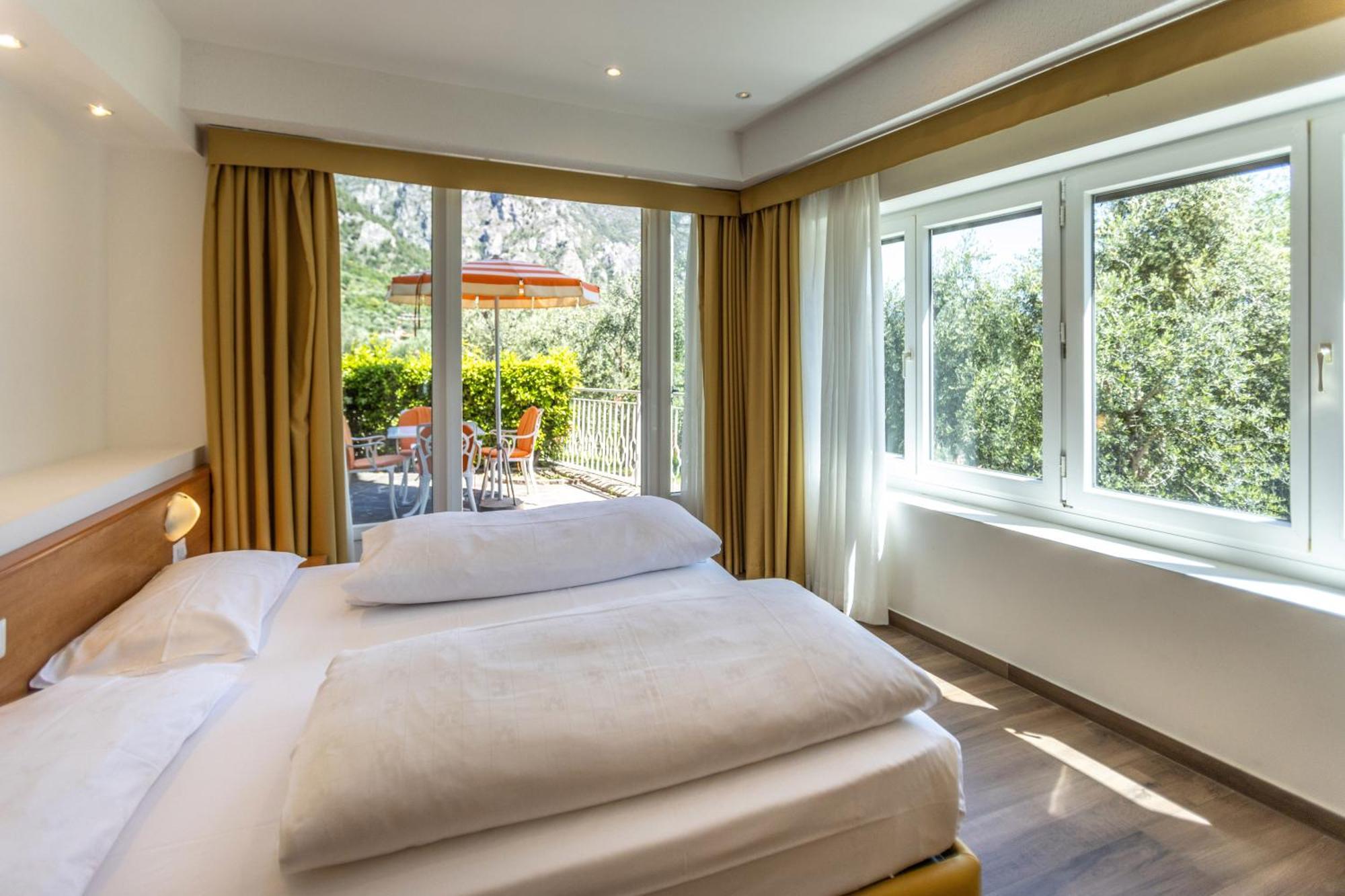Hotel Villa Margherita Лимоне-суль-Гарда Экстерьер фото