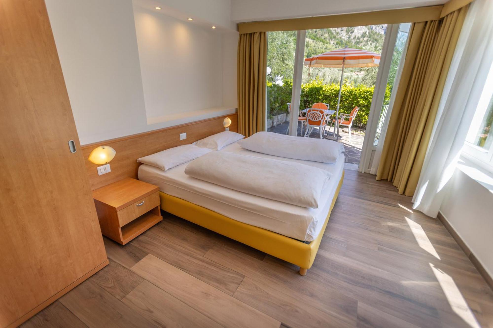 Hotel Villa Margherita Лимоне-суль-Гарда Экстерьер фото