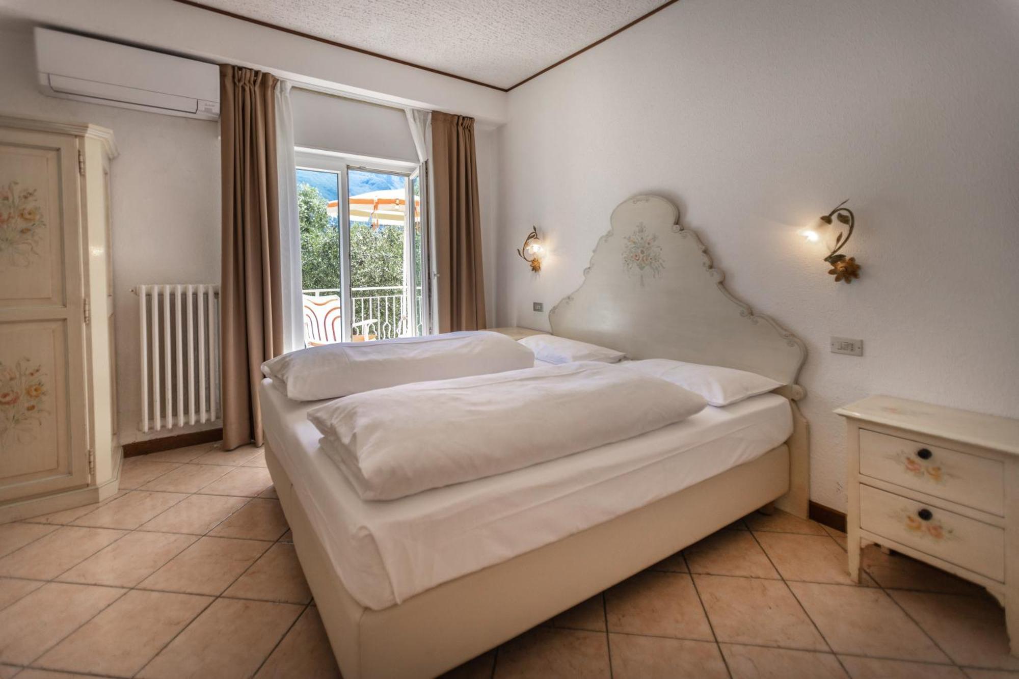 Hotel Villa Margherita Лимоне-суль-Гарда Экстерьер фото