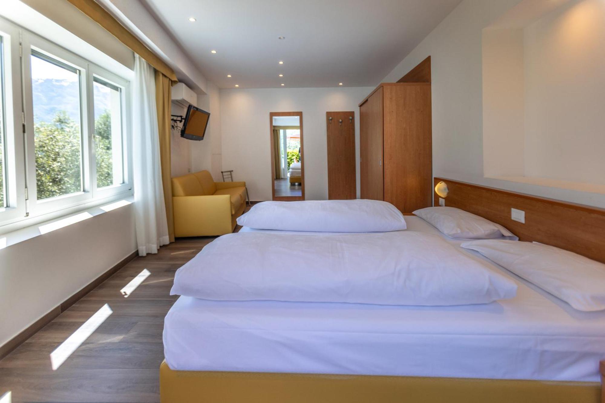 Hotel Villa Margherita Лимоне-суль-Гарда Экстерьер фото