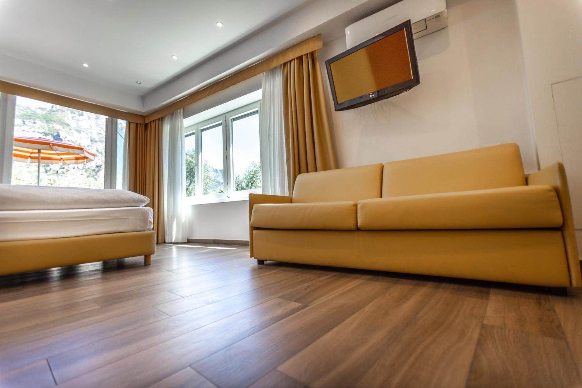 Hotel Villa Margherita Лимоне-суль-Гарда Экстерьер фото