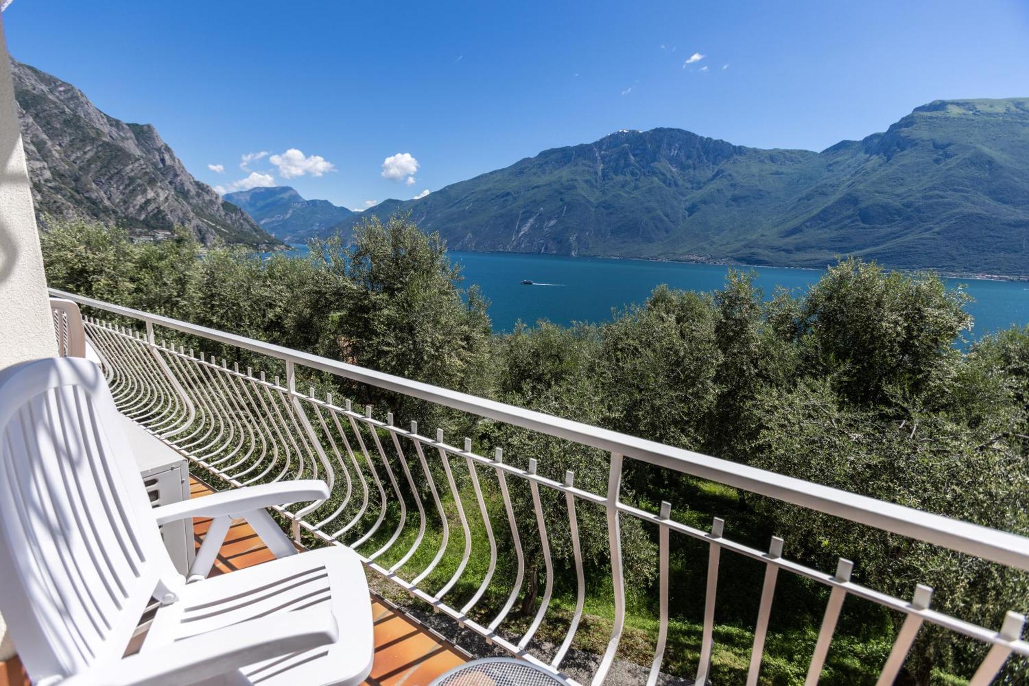 Hotel Villa Margherita Лимоне-суль-Гарда Экстерьер фото