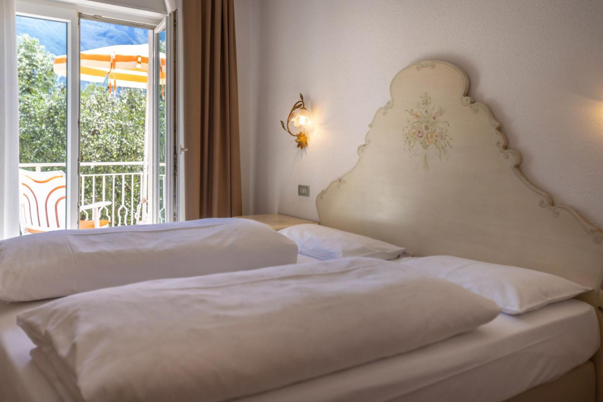 Hotel Villa Margherita Лимоне-суль-Гарда Экстерьер фото