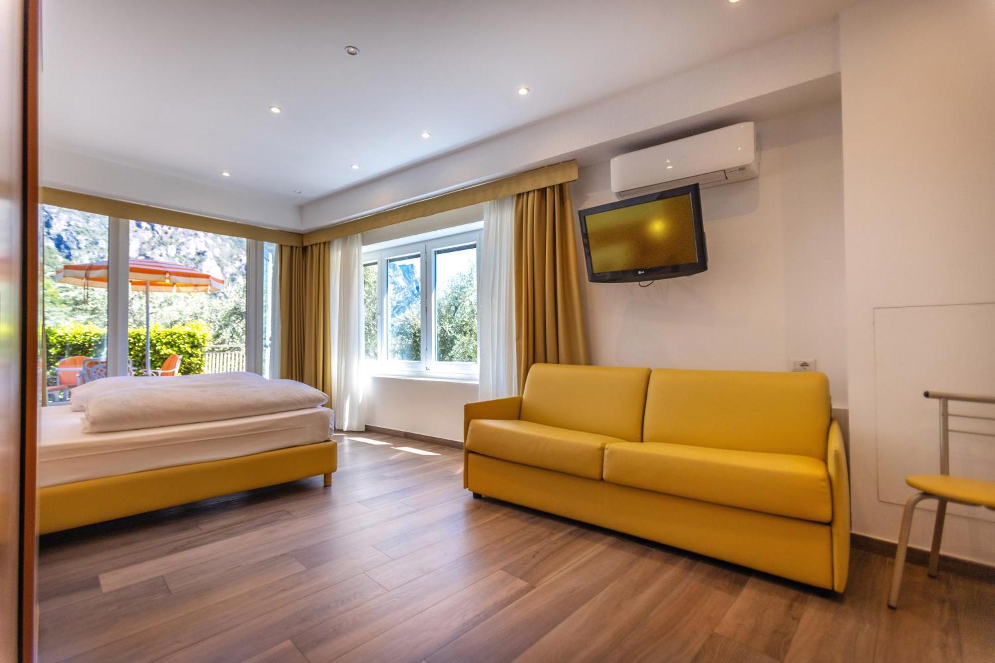Hotel Villa Margherita Лимоне-суль-Гарда Экстерьер фото