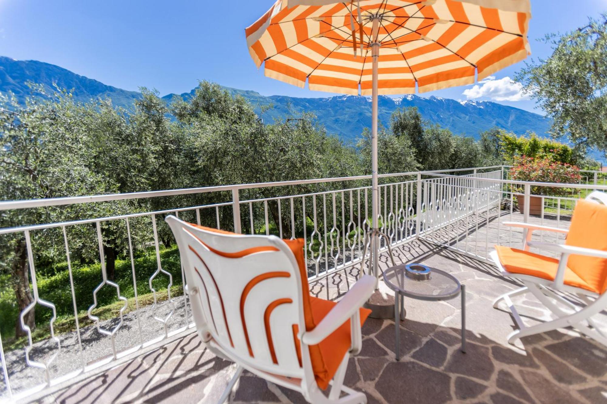 Hotel Villa Margherita Лимоне-суль-Гарда Экстерьер фото