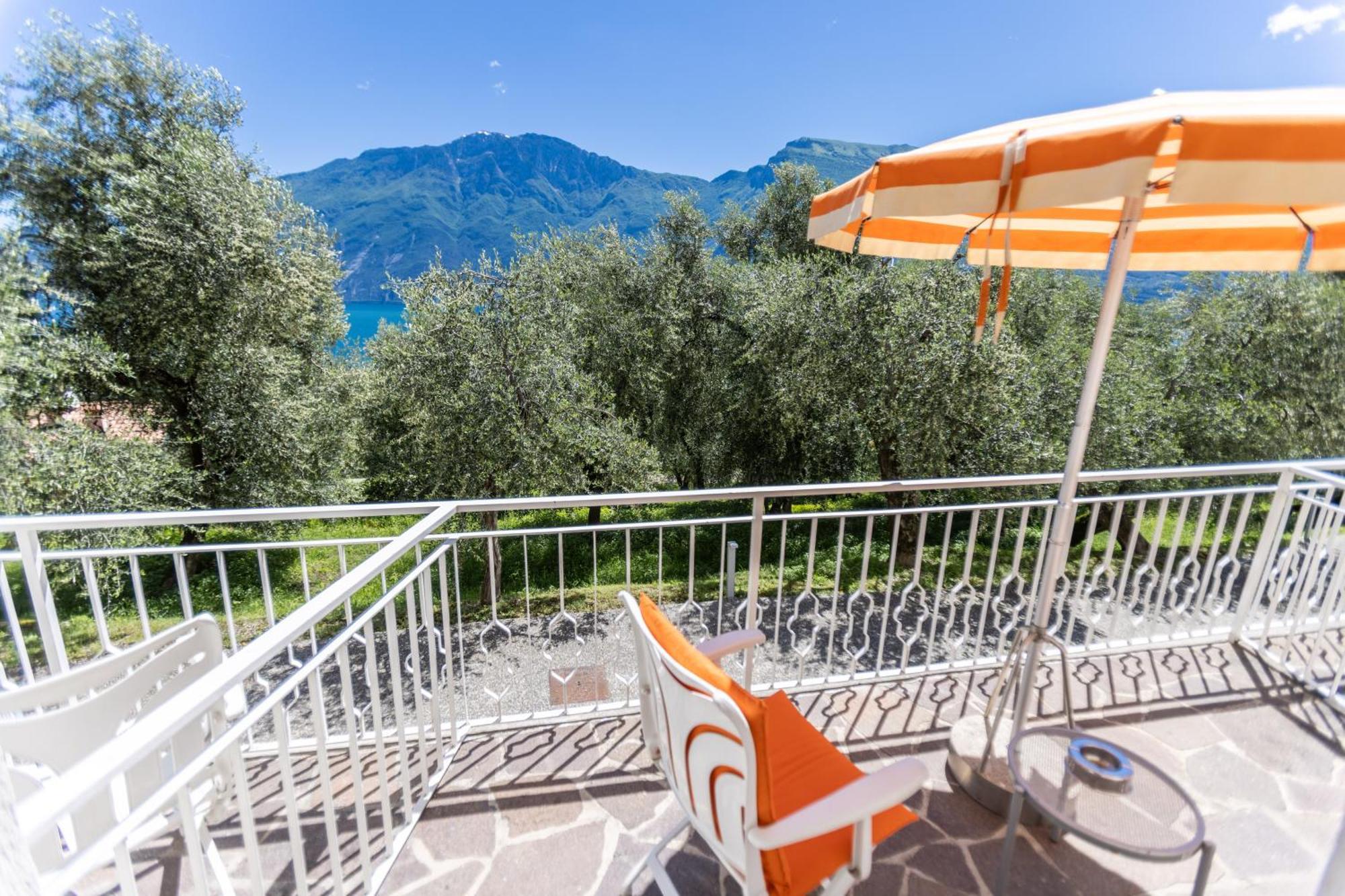 Hotel Villa Margherita Лимоне-суль-Гарда Экстерьер фото