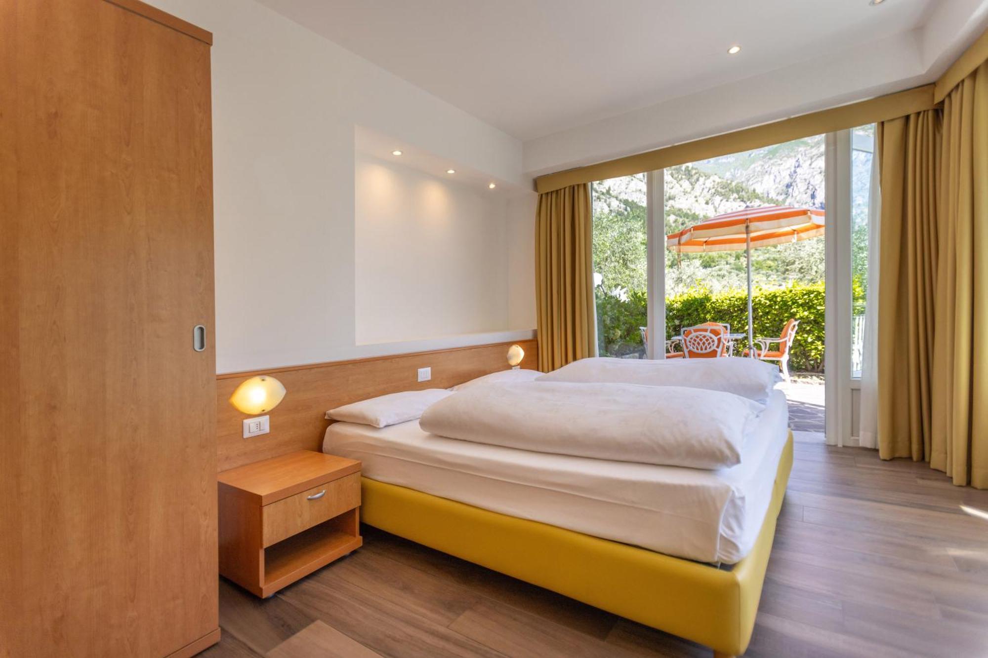 Hotel Villa Margherita Лимоне-суль-Гарда Экстерьер фото
