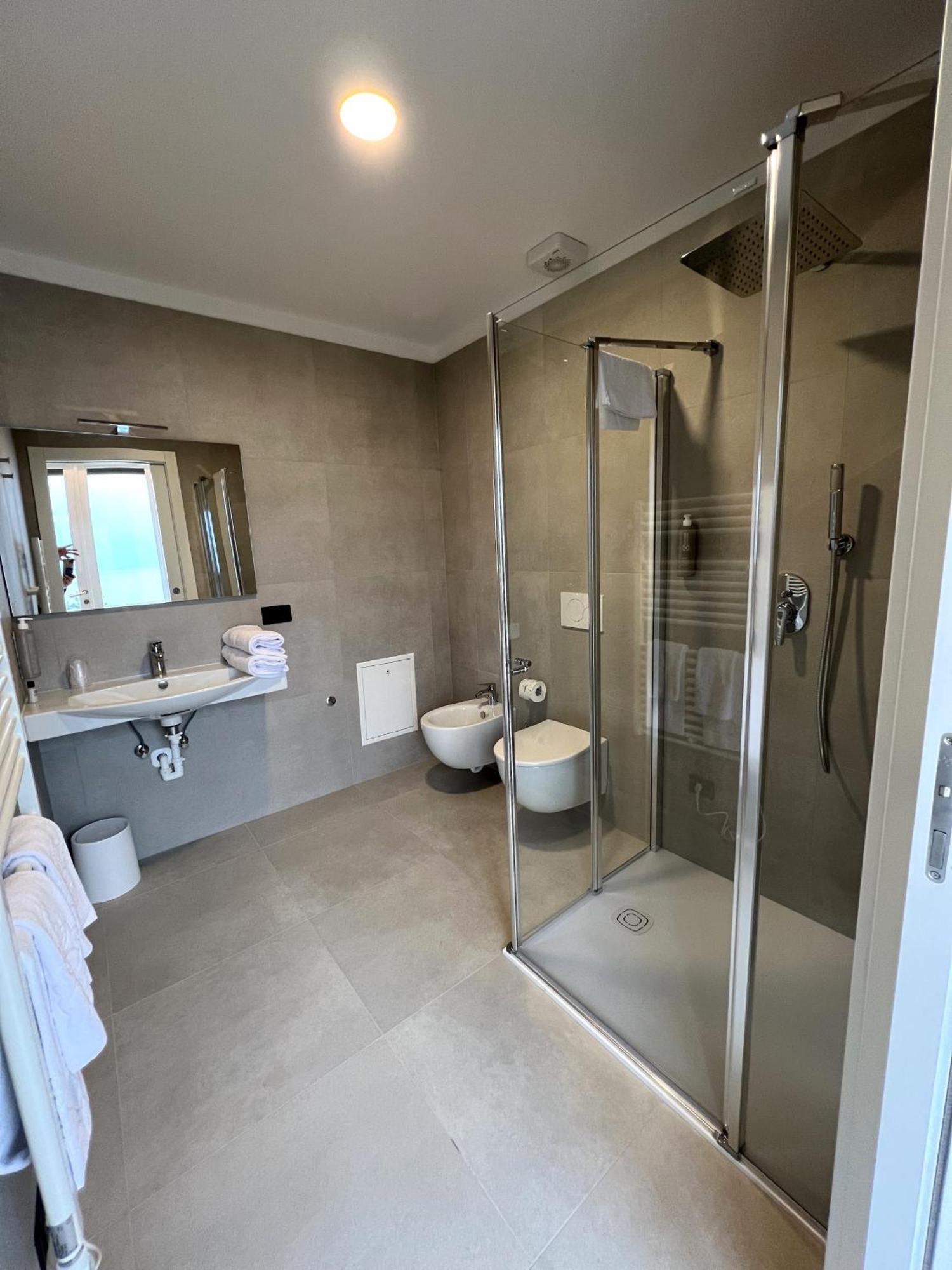 Hotel Villa Margherita Лимоне-суль-Гарда Экстерьер фото