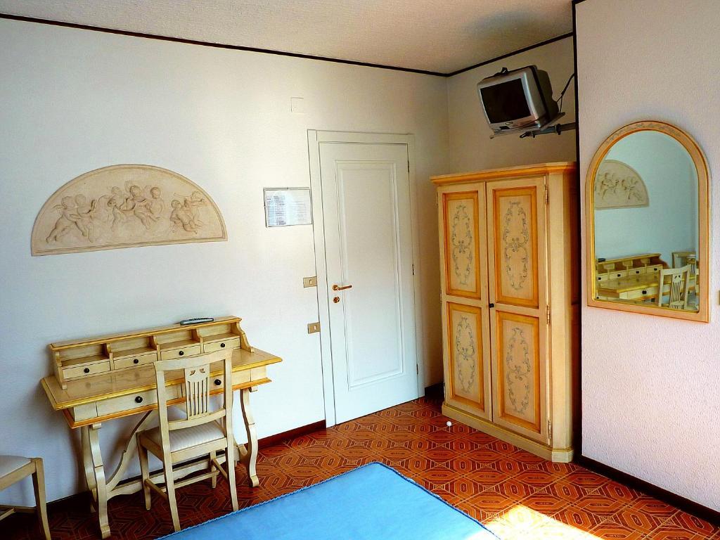 Hotel Villa Margherita Лимоне-суль-Гарда Номер фото